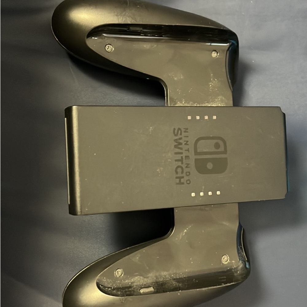 Nintendo Switch - Picture 2 of 6